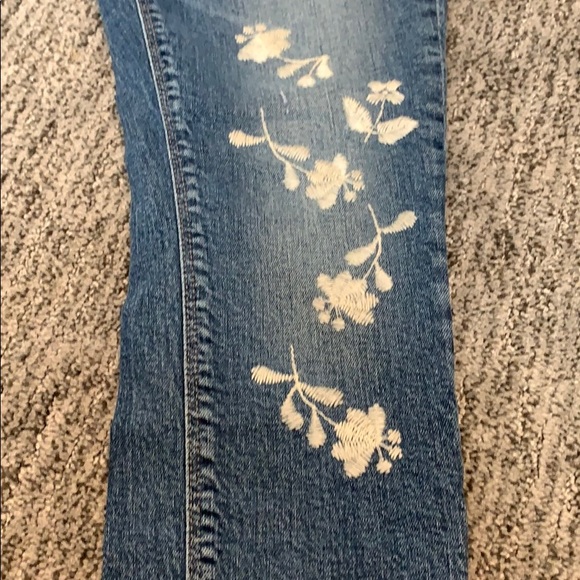 Lucky Brand Embroidered Charlie Capri - Picture 2 of 5